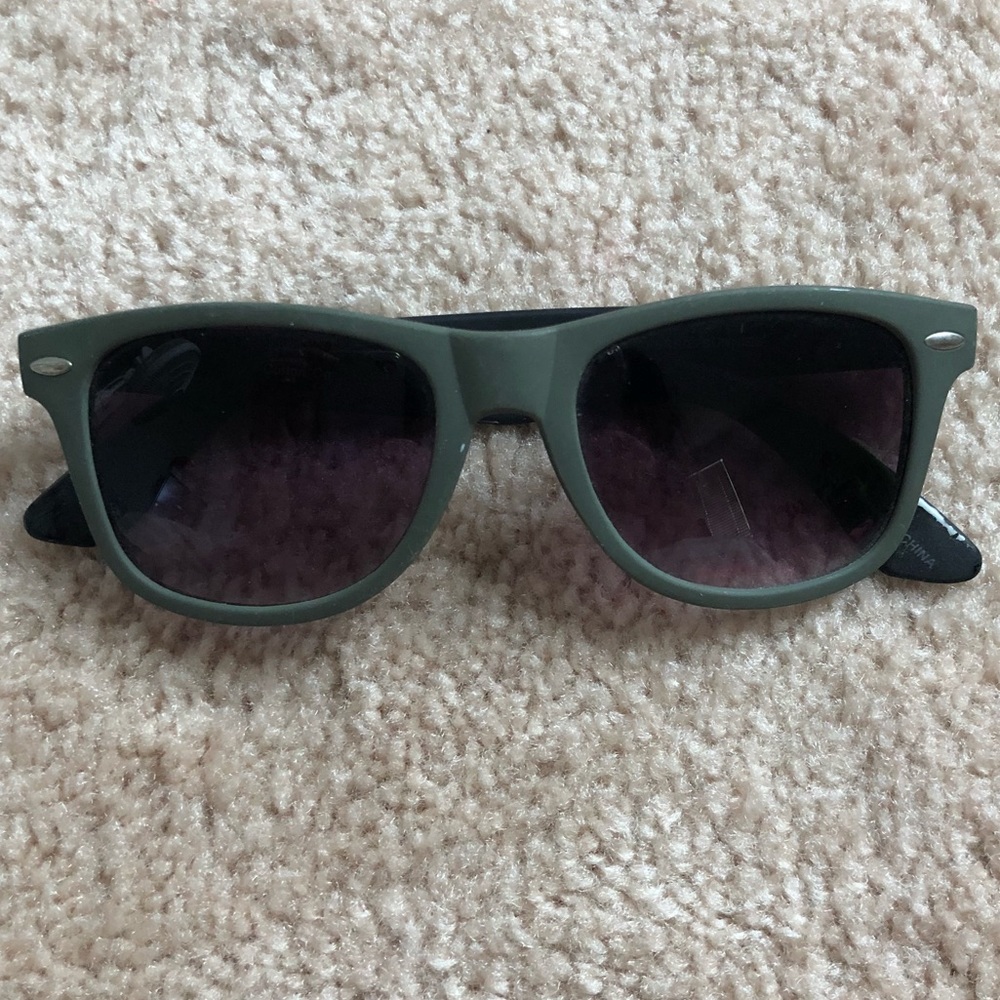 🕶 Sunglasses Bundle 😎😎 - Picture 3 of 7